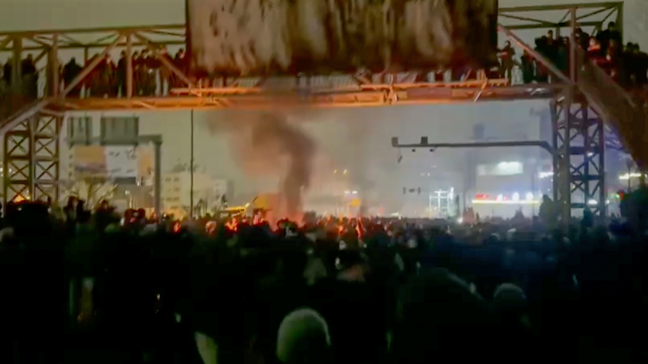 ดับแล้ว 648 ศพ ประท้วงเดือดในอิหร่าน เตหะรานจัดชุมนุมตอบโต้