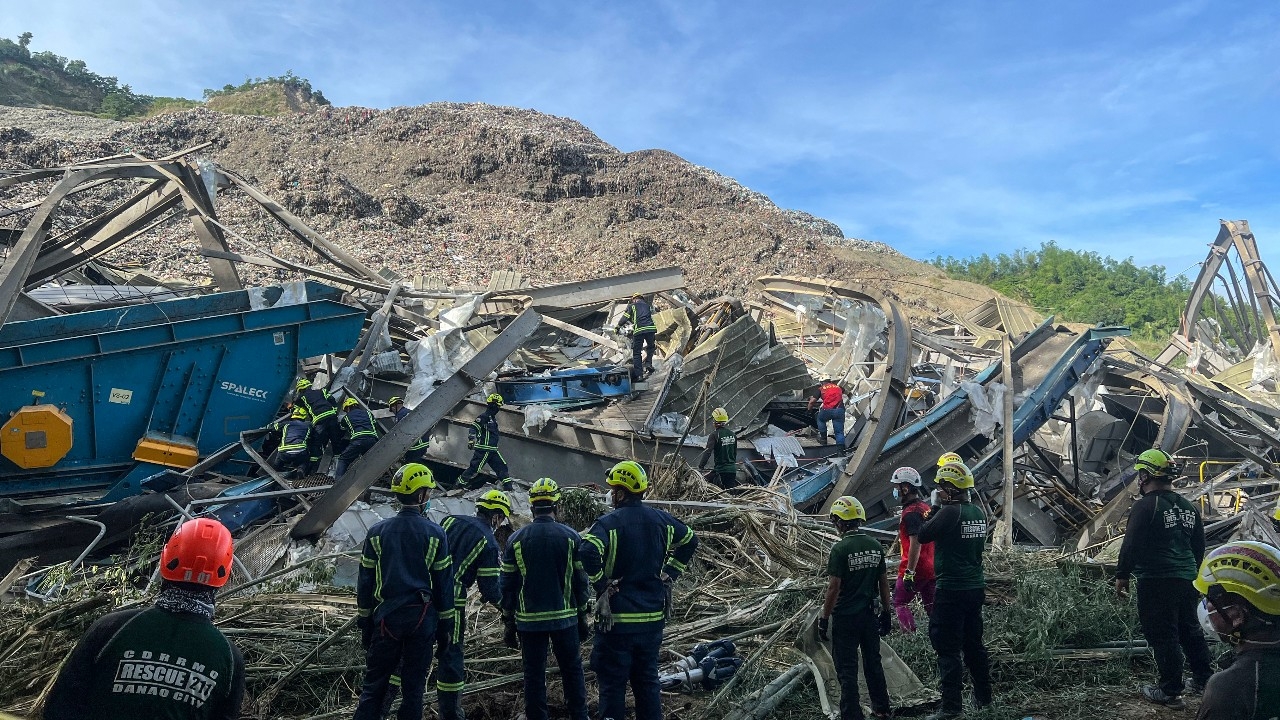 ยอดตายภูเขาขยะถล่มในฟิลิปปินส์เพิ่มเป็น 11 ศพ ยังสูญหายกว่า 20 คน