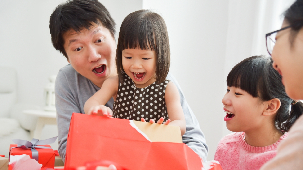 วันเด็กแจกอะไรดี เปิด 10 ไอเดียของแจกวันเด็ก 2569 น่ารัก ราคาไม่แพง