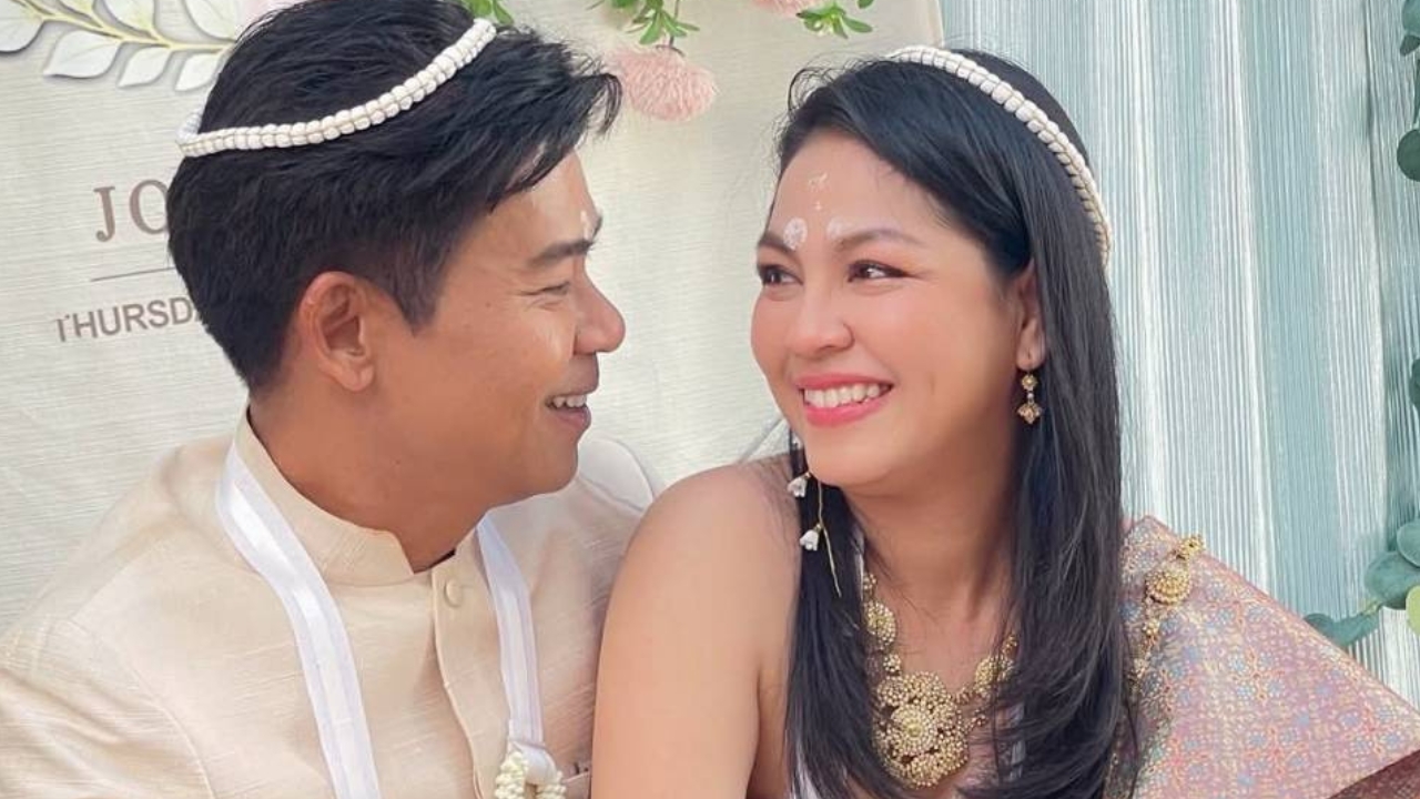 จอย ศิริลักษณ์ เข้าพิธีวิวาห์หวานชื่น บี กฤษณะพงศ์ หนุ่มนักดนตรี เพื่อนในวงการร่วมยินดี