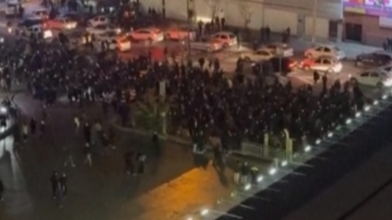 ดับแล้ว 45 ศพ ประท้วงต่อเนื่อง 12 วันในอิหร่าน อินเทอร์เน็ตล่มทั้งเมือง