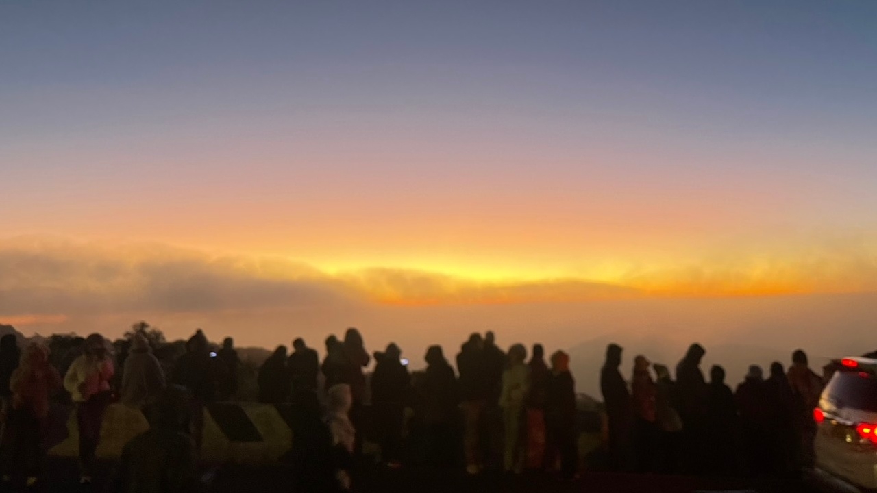 เช้านี้ "ดอยอินทนนท์" อากาศหนาว จนนักท่องเที่ยวปากสั่น อุณหภูมิต่ำสุด 0 องศาฯ