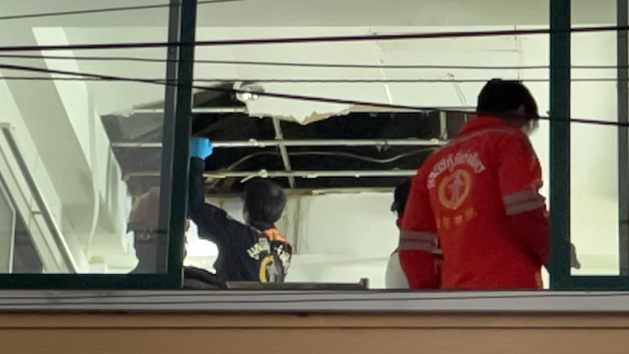 Worker Renovating House After New Year Shocked to Find Human Remains Hidden in Ceiling (Video)