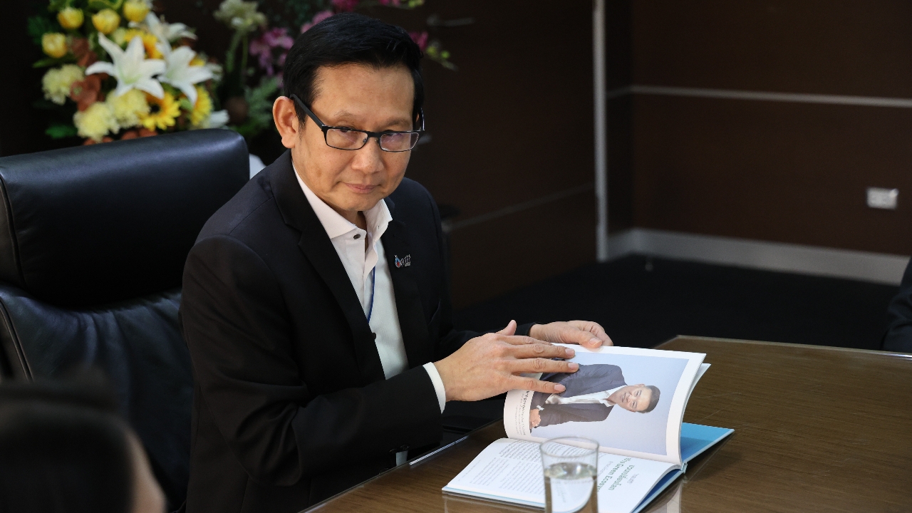 นายกฯสั่งจับตาสหรัฐฯ-เวเนฯป่วนน้ำมันโลก -ครม.ลุยไฟอนุมัติ 15,862 ล้านต่อขยายสาย 9