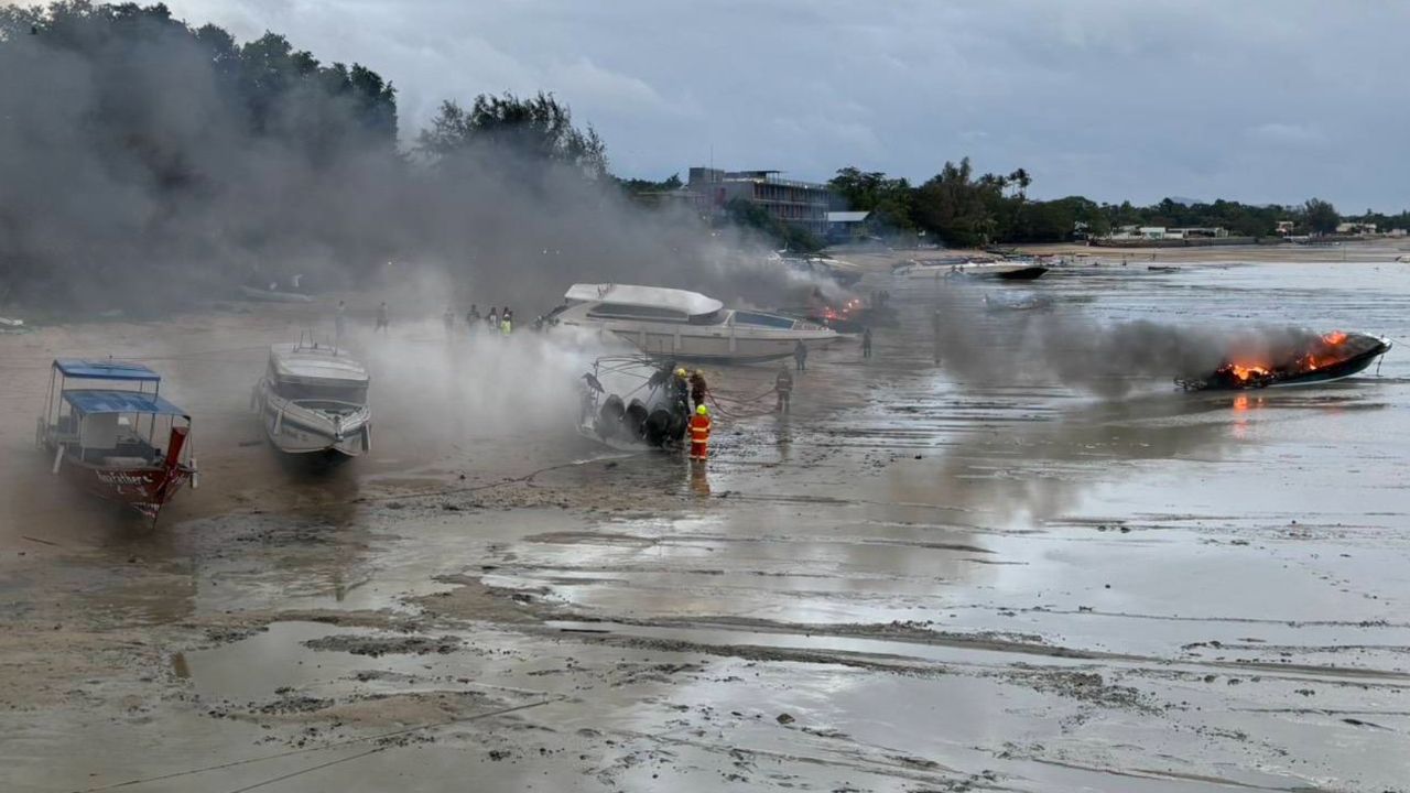 ไฟไหม้สปีดโบ๊ทท่าเรือฉลอง เสียหายกว่า 20 ลำ ผู้ว่าฯ ภูเก็ต สั่งเร่งหาสาเหตุ