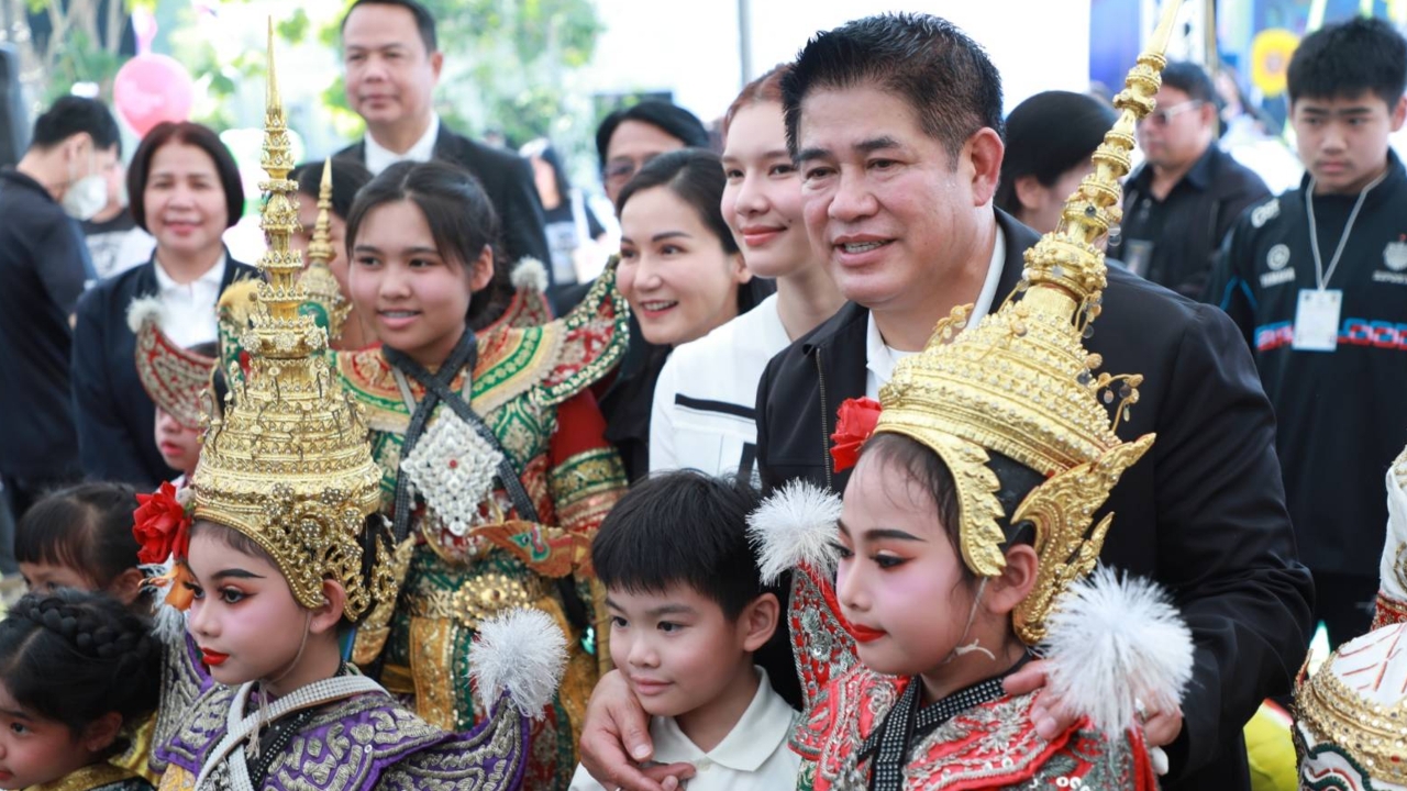 “ธรรมนัส -นฤมล” เปิดงานวันเด็กกระทรวงศึกษาฯ ชูแนวคิด “เรียนดี มีคุณธรรม”