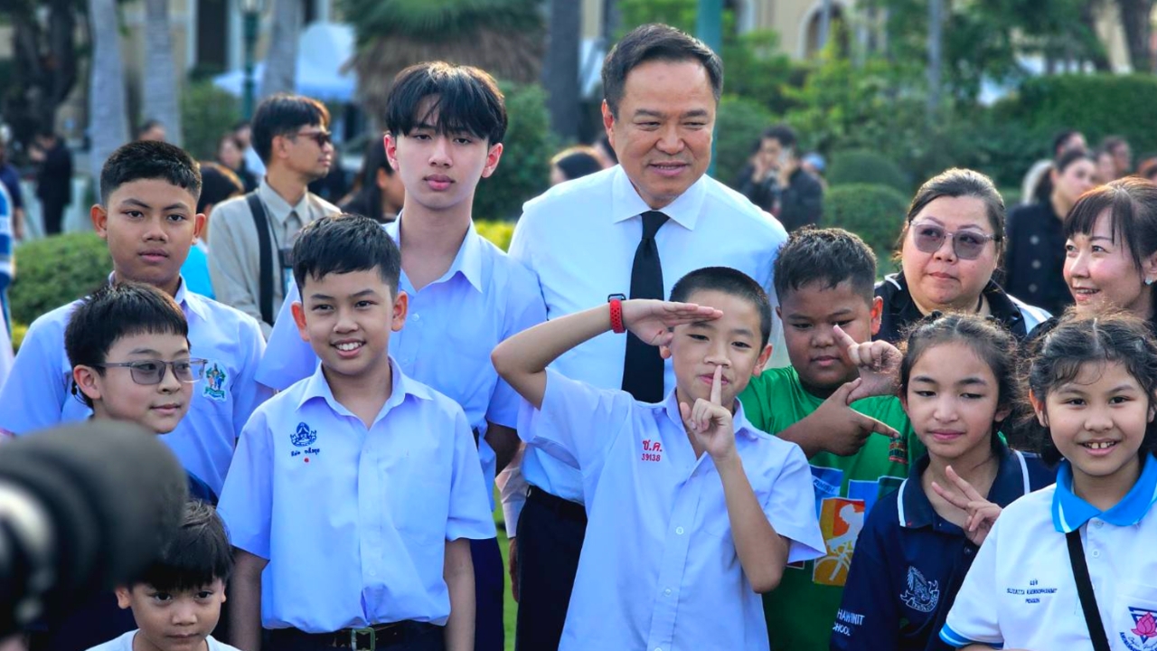 “อนุทิน” ประเดิมให้ลูกหลานข้าราชการทำเนียบฯ นั่งเก้าอี้นายกฯ วันเด็ก