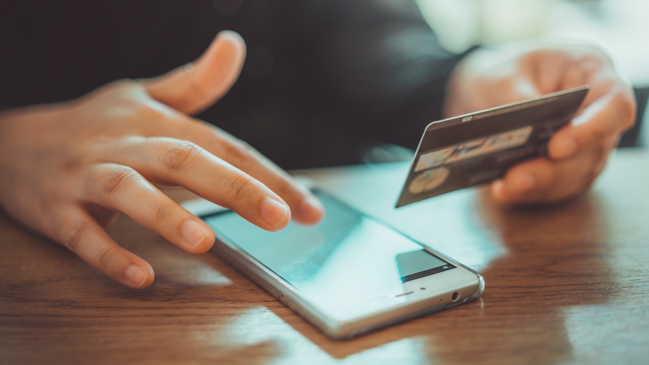 วิธีตรวจสอบมิจฉาชีพ เช็กรายชื่อคนโกง เลขบัญชีต้องห้าม ก่อนโอนเงิน