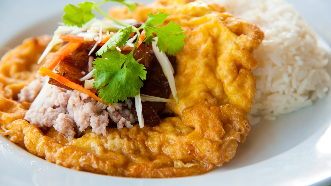 สูตรทำ "ข้าวไข่เจียวหมูสับ" เมนูง่ายๆ เคล็ดลับทอดยังไง ให้กรอบฟูน่ากิน