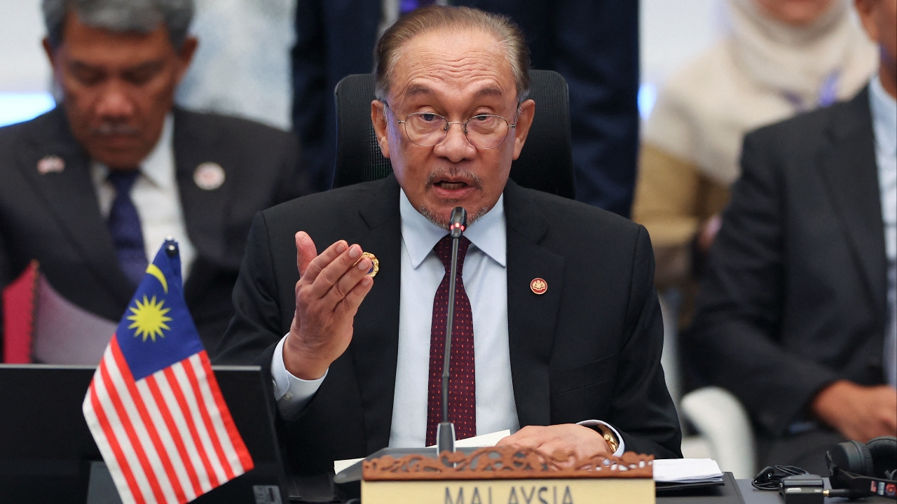 อันวาร์กำหนดเส้นตายไทย-กัมพูชาหยุดยิง 4 ทุ่ม ส่งทีมอาเซียน–ดาวเทียมสหรัฐฯ ตรวจสอบสถานการณ์