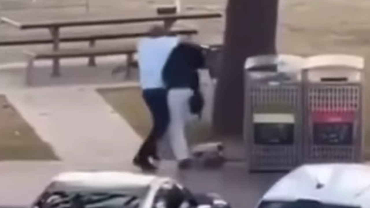 ชาวเน็ตยกย่อง ชายฮีโร่แย่งปืนจากคนร้าย เหตุกราดยิงที่หาดบอนได