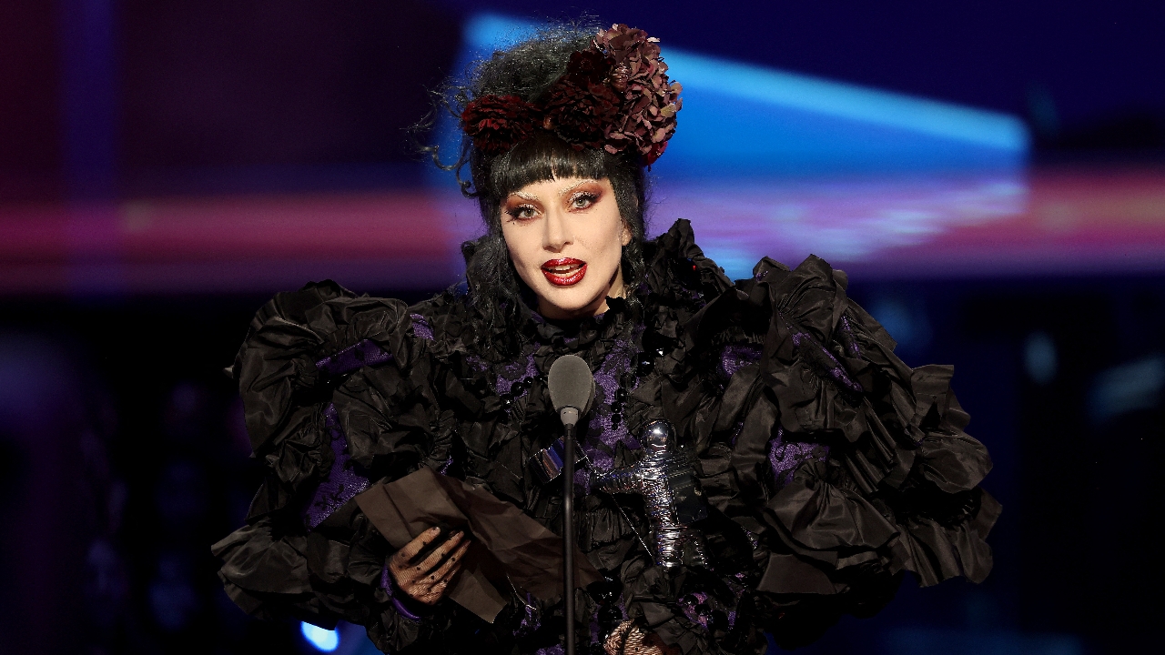 คอนเสิร์ต เลดี้ กาก้า ที่ซิดนีย์ชะงัก หลังแดนเซอร์ลื่นตกเวทีจากฝนตกหนัก