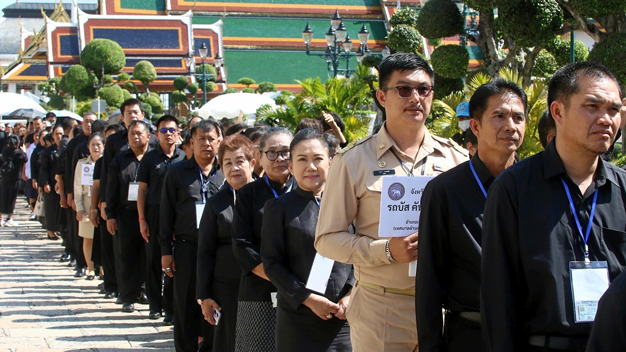 ราชสกุล-คณะบุคคล-พสกนิกร ถวายบังคม "พระพันปีหลวง"