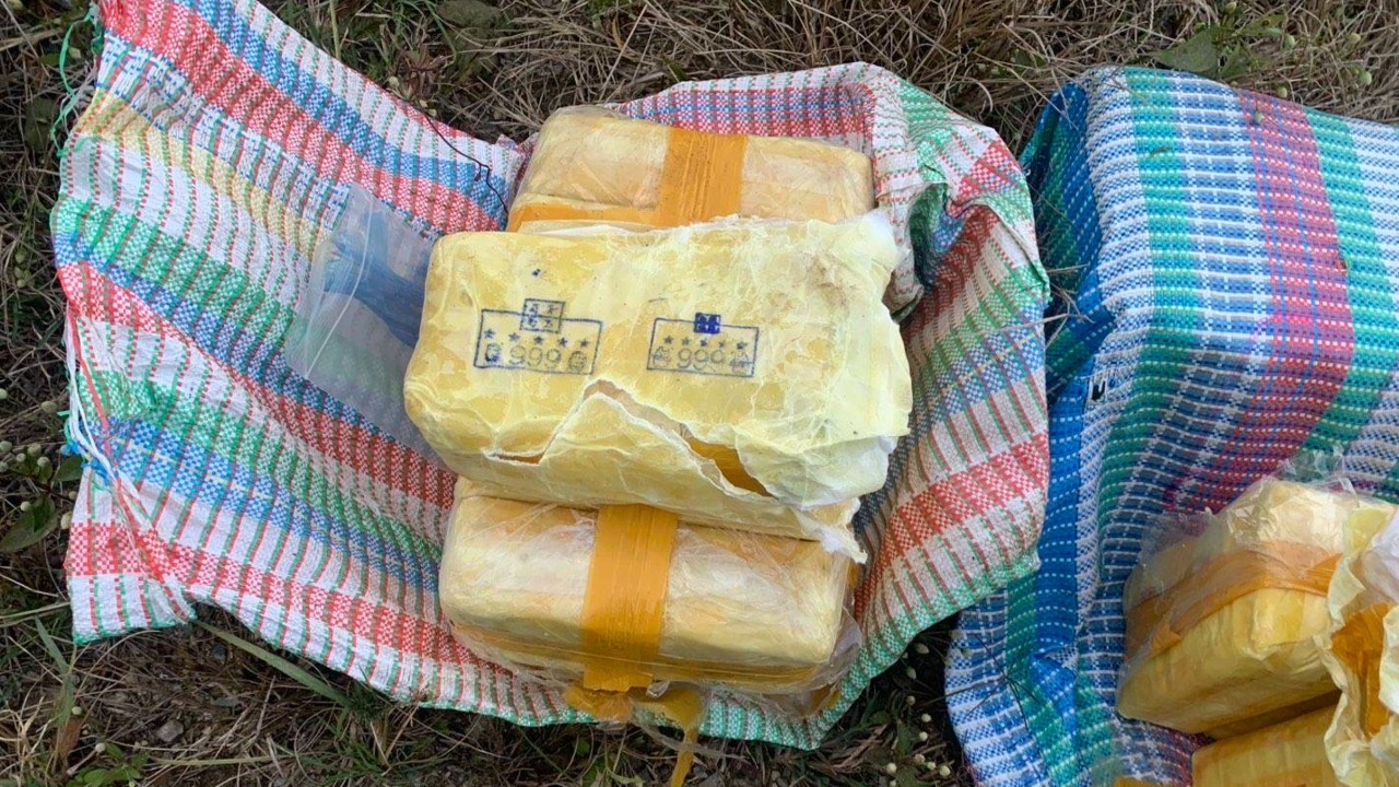 กกล.ผาเมือง ร่วมกับ ตชด.326 ตรวจยึดยาบ้า 1.1 ล้านเม็ด ซุกริมป่าพื้นที่ อ.เวียงแก่น