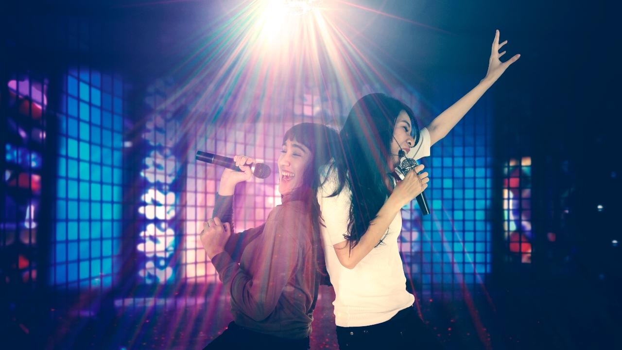 450+ เพลงคาราโอเกะ ปีใหม่ 2569 โจ๊ะๆ สนุกๆ ครบทุกอารมณ์