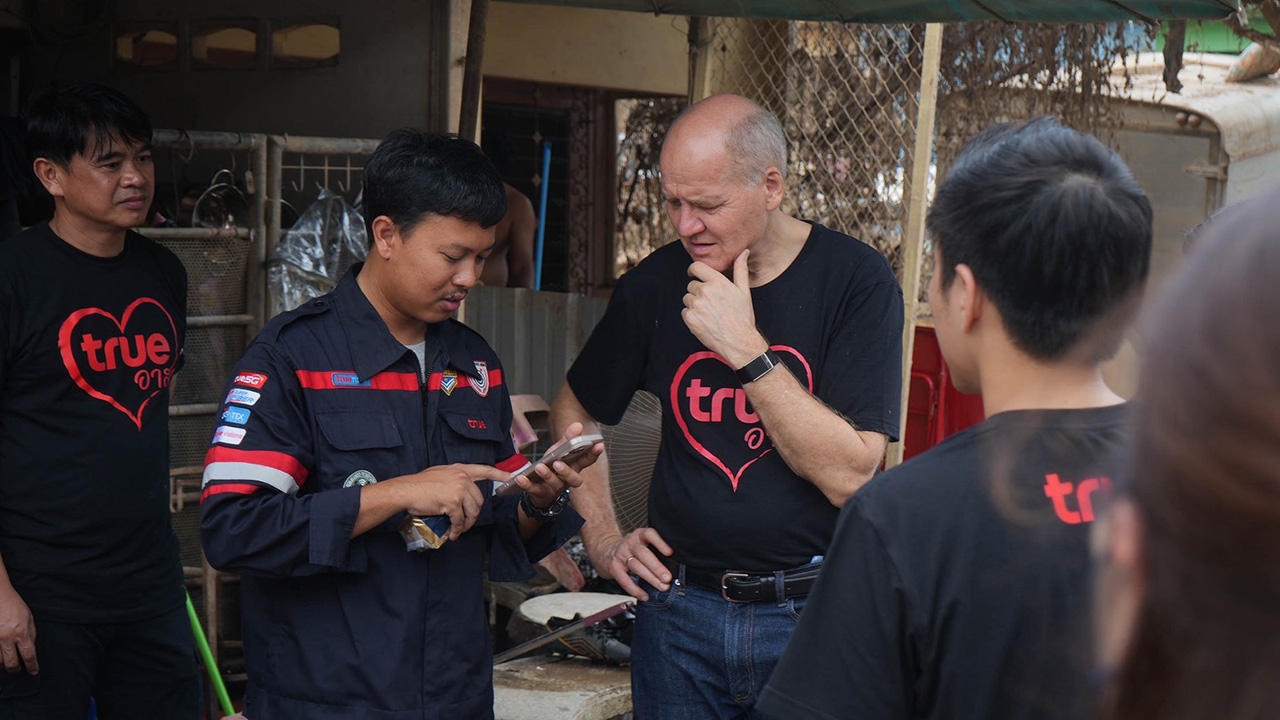 ทรู นำทีมลงพื้นที่หาดใหญ่ เร่งฟื้นฟู 18 รร.คอนเน็กซ์อีดี-ชุมชน ลุยบิ๊กคลีนนิ่ง ย้ำเน็ตเวิร์คต้องดี