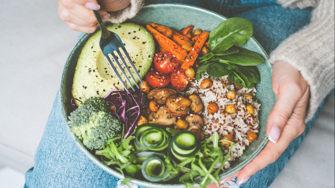 เปิดตารางเมนูอาหารสู้ฝุ่น PM 2.5 ใน 1 สัปดาห์ ด้วยผักผลไม้ 5 สี