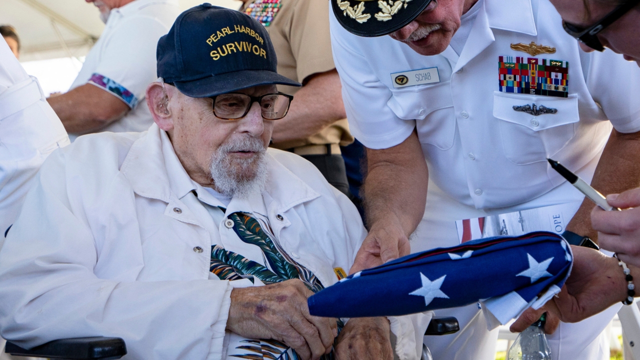 ไอรา “ไอค์” ชาบ ผู้รอดชีวิตจาก เพิร์ลฮาร์เบอร์ เสียชีวิตแล้วในวัย 105 ปี