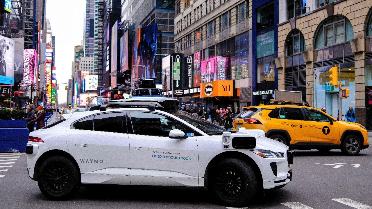 ช็อกซานฟรานซิสโก! ไฟดับครั้งใหญ่ทำ “แท็กซี่ไร้คนขับ”จอดเกลื่อนถนน จราจรโกลาหลทั้งเมือง