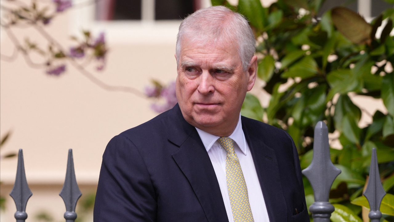 อดีตเจ้าชายแอนดรูว์ คืนใบอนุญาตครอบครองปืน ตามคำขอของตำรวจ