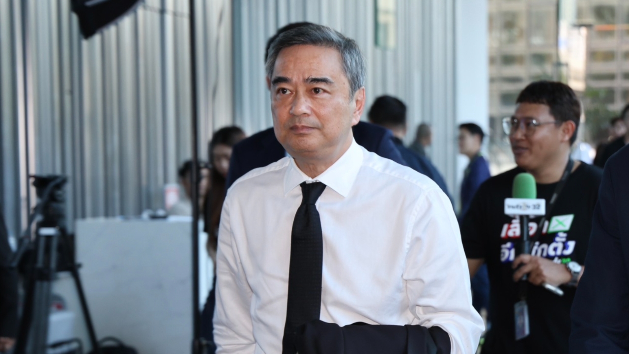 “มาร์ค อภิสิทธิ์” ลั่น ไม่ร่วมรัฐบาลพรรคกล้าธรรม พัวพันสแกมเมอร์