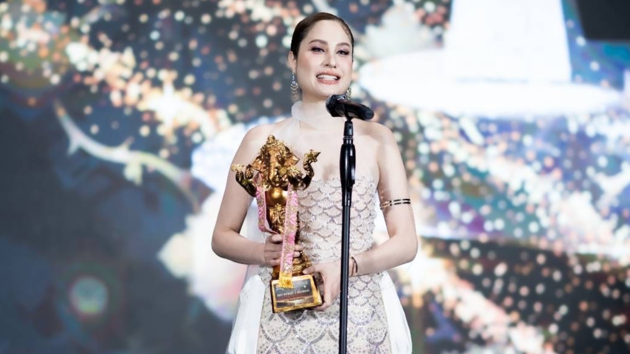 ขวัญ อุษามณี คว้านักแสดงนำหญิงดีเด่น “พระพิฆเนศทองคำ” จากบทบาทสุดขลังใน “มูลู หน้าครู”