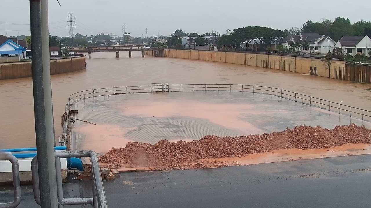 เทศบาลนครหาดใหญ่ ประกาศ "ยกธงเหลือง" เตือนพื้นที่เฝ้าระวังน้ำท่วม หลังฝนตกหนัก