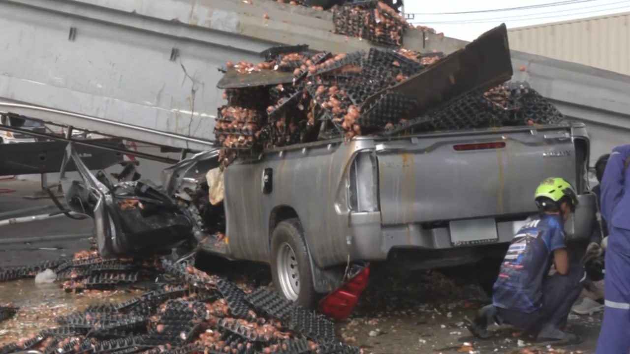 เศร้า คนขับกระบะเสียชีวิตแล้ว เหตุสะพานถล่ม ถ.บางนา-ตราด