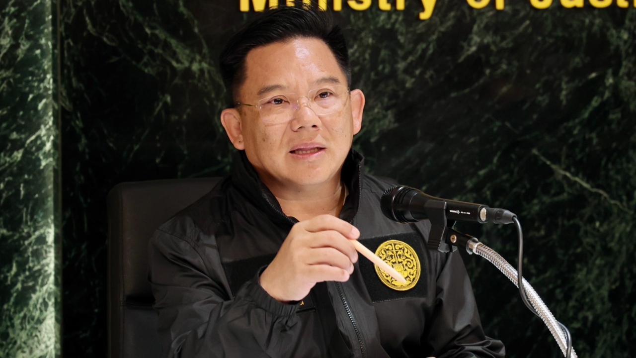 ปลัดยุติธรรม ยิ้มรับใช่ ม็อบราษฎรก็ได้ประโยชน์จากร่างนิรโทษกรรม ไม่ขอตอบปม “ทักษิณ” 