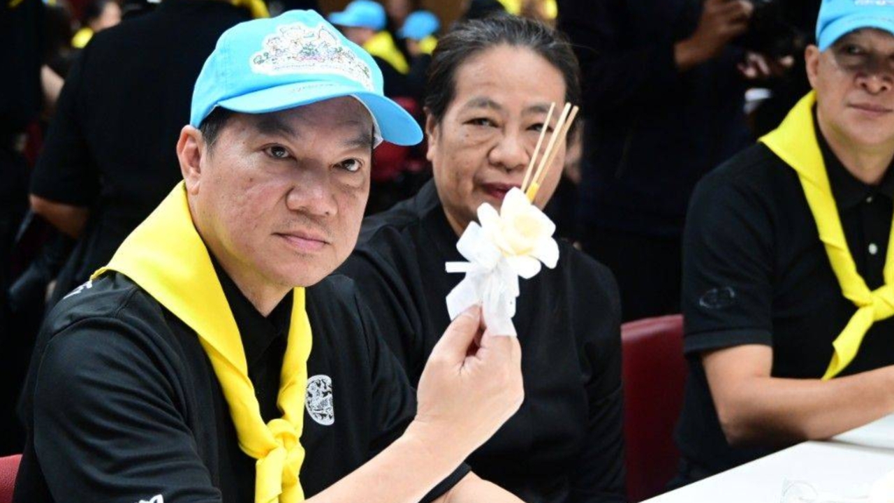 มหาดไทย ดึงจิตอาสาประดิษฐ์ดอกไม้จันทน์ ใช้ในพระราชพิธีถวายพระเพลิงพระบรมศพ