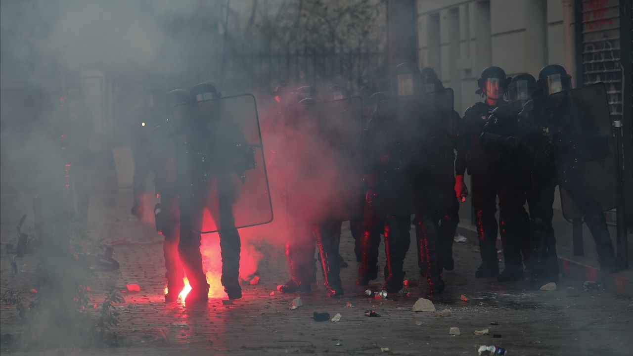 Hundreds of Thousands Protest Across France in Third Week, Clashing with Police in Several Areas - Thairath English