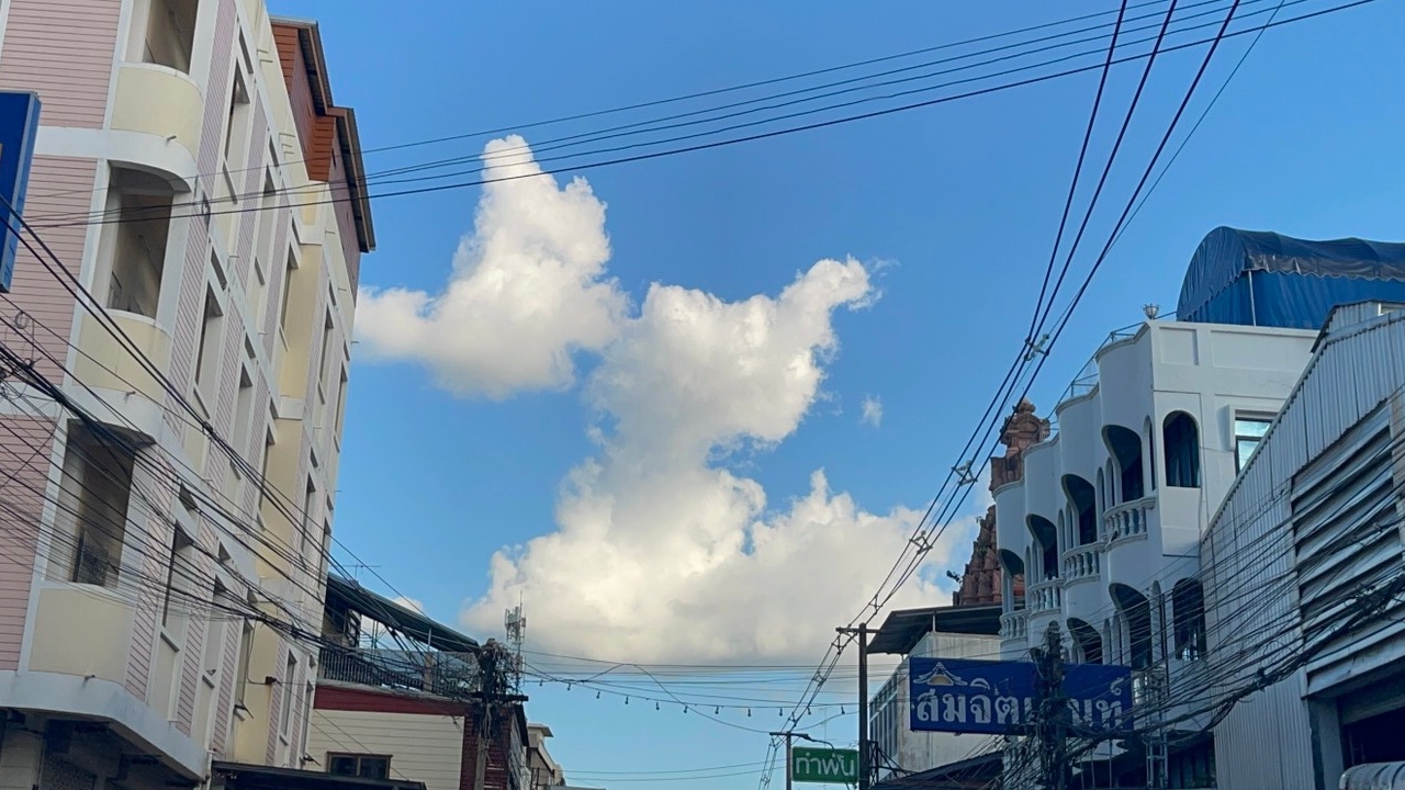 Unusual Cloud Phenomenon in Surin City Resembles Two-Headed Naga Some Spot Lucky Numbers Believed to Be Divine Blessings - Thairath English