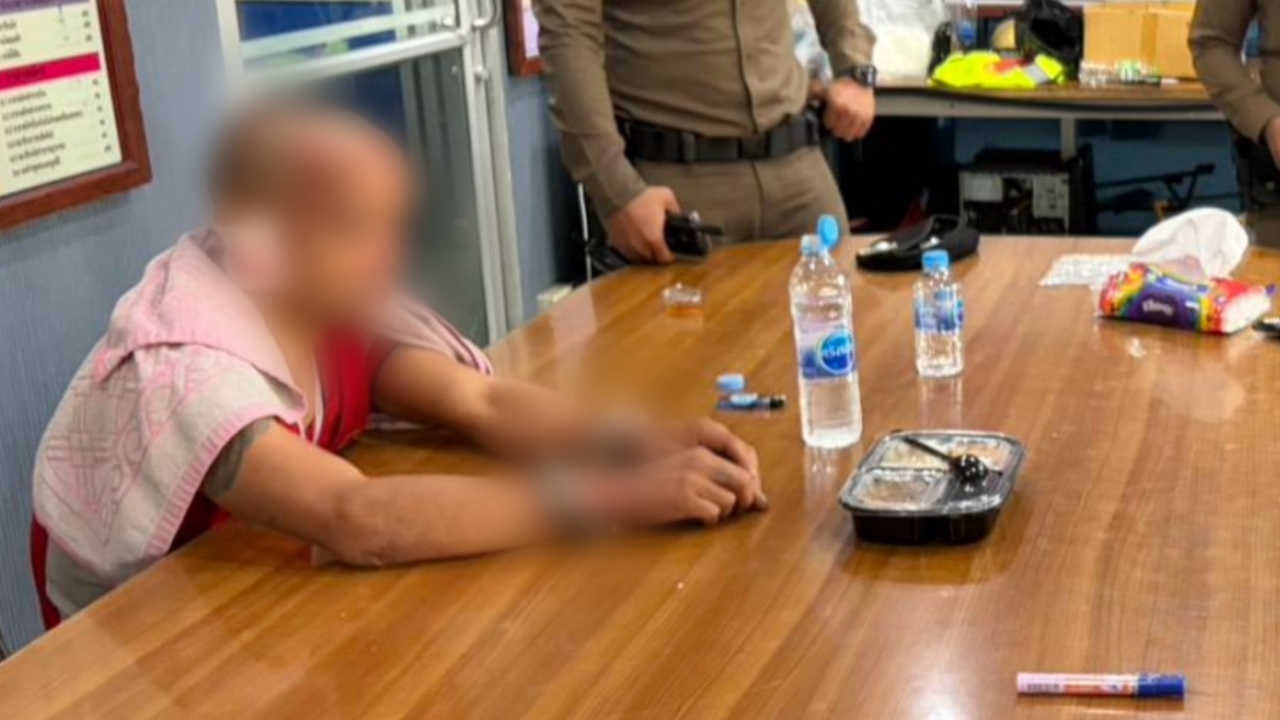 ตร.แจ้งข้อหา ผัวคลั่งจี้คอลูก-เมียเป็นตัวประกัน ตรวจเจอฉี่ม่วง รับเพิ่งเสพยาบ้าเมื่อเช้า