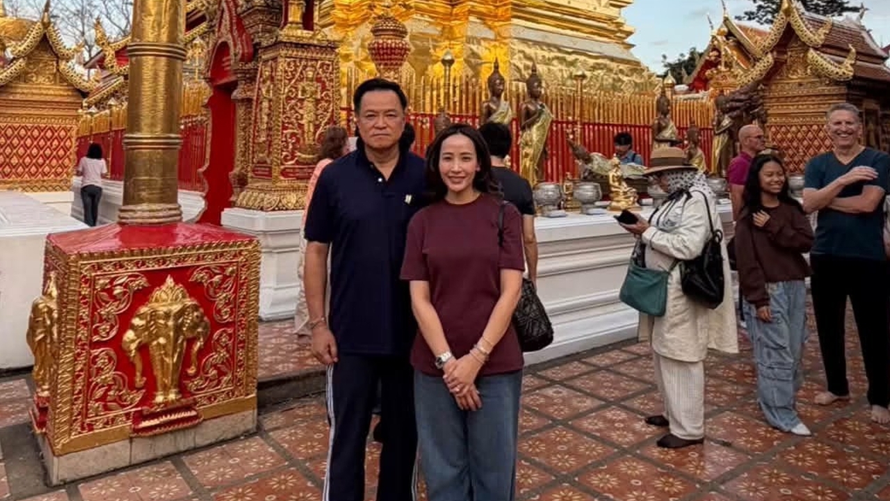 นายกฯอนุทิน ควงภริยา เวียนเทียนรอบพระธาตุดอยสุเทพ จ.เชียงใหม่