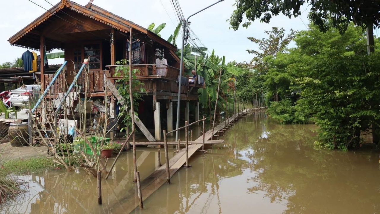 ปภ. อัปเดตสถานการณ์ "น้ำท่วม" ใน 17 จังหวัด-กทม. หลายจุดระดับน้ำลดลงแล้ว