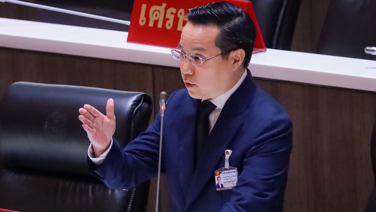 “อรรถวิชช์” เตือนรัฐบาล ลดภาษีน้ำมัน ไม่ใช่ทางแก้ไขยั่งยืน
