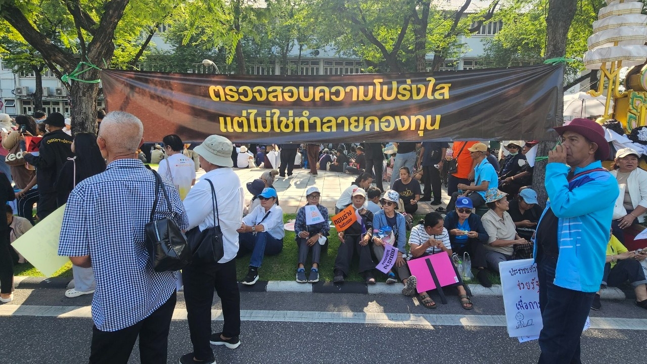 ขสช.เคลื่อนมวลชน 700 คน ยื่นหนังสือเรียกร้อง “นายกฯ อนุทิน” ถอนร่างแก้ไขกฎหมาย 4 กองทุน 