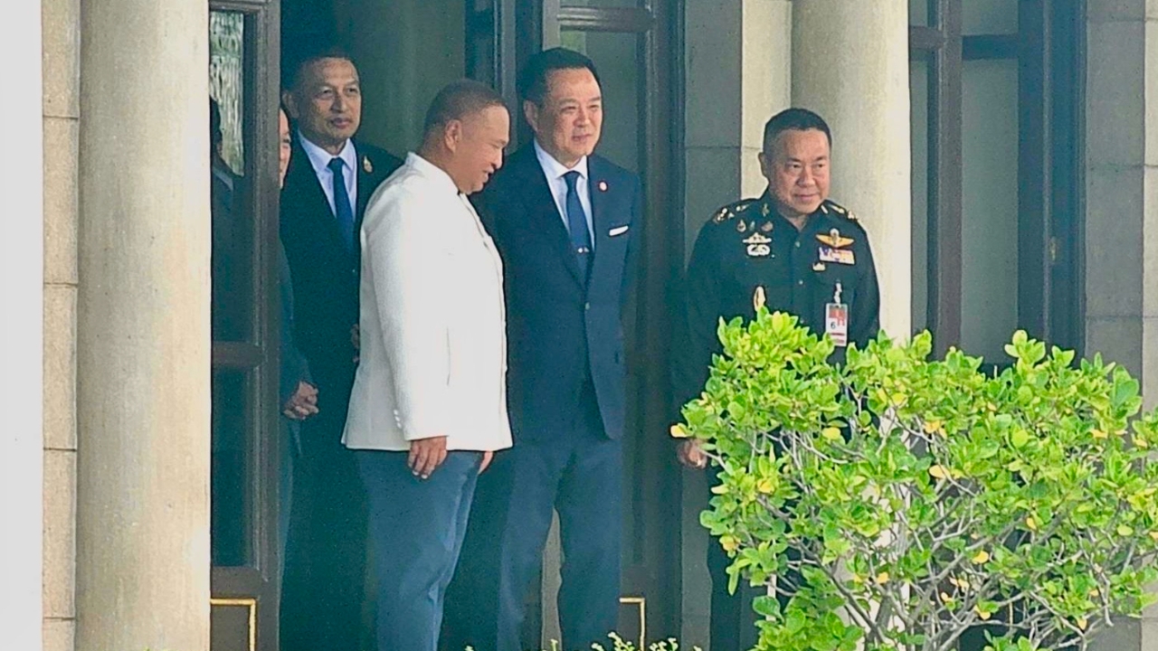 “บิ๊กเกรียง-บิ๊กปูด้วง” เข้าทำเนียบอวยพรวันเกิดย้อนหลัง “อนุทิน” พยักหน้ารับ คุยเรื่องชายแดนใต้