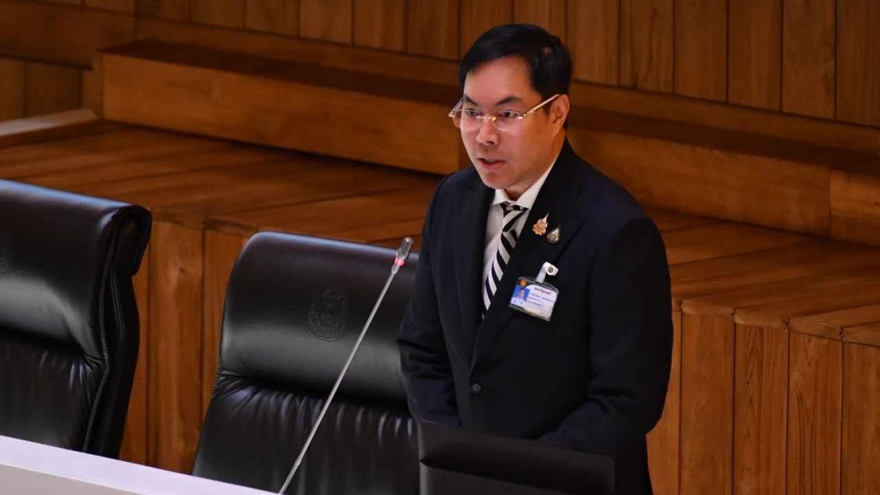 "อัครนันท์" แจงสภา จ่อชง ครม. ตามเงินศูนย์การเรียนเด็กนอกระบบ 1.1 หมื่นคน