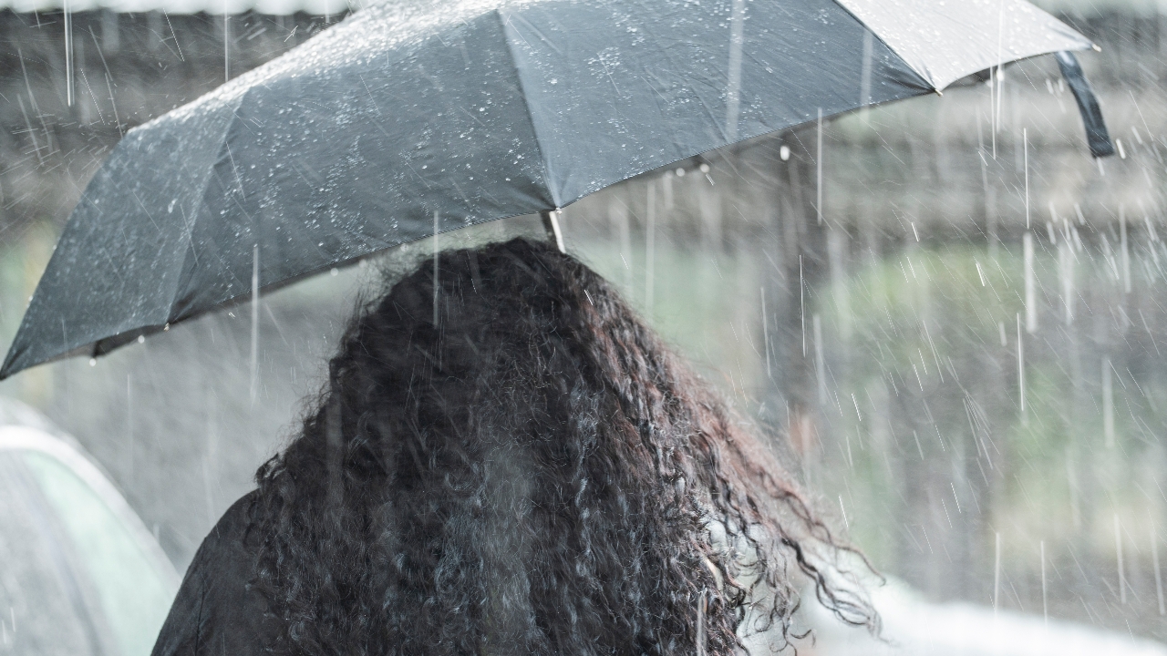 กรมอุตุฯ เตือนฝนตกหนัก ฉบับ 8 เปิดรายชื่อจังหวัดเสี่ยง เฝ้าระวังน้ำท่วมฉับพลัน