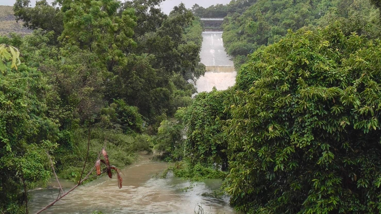 ฝนตกต่อเนื่อง อ่างเก็บน้ำลำเชียงสา โคราช น้ำล้นสปิลเวย์