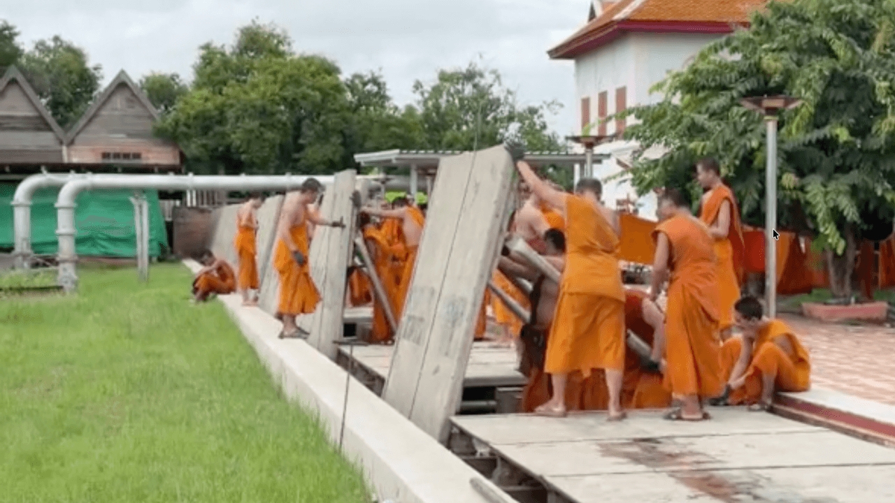 เหลือ 30 ซม. น้ำถึงตลิ่งชั้นนอก “วัดกษัตราธิราช–วัดไชยวัฒนาราม” เร่งเสริมแนวป้องกัน
