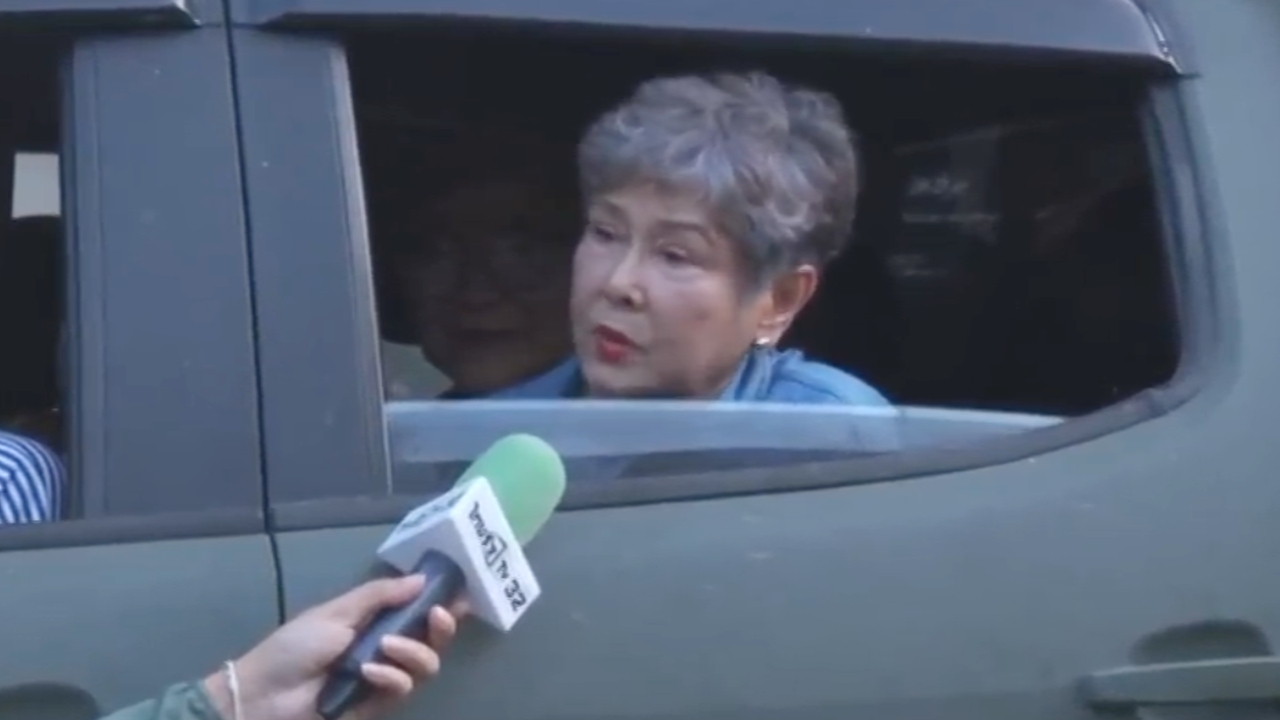 ปุ๊ ปิยะมาศ รับไม่ได้คนเดือดร้อนน้ำท่วม ไม่พอใจรัฐบาลทำงานช้ามาก ซัดไม่ทำอย่างที่พูด