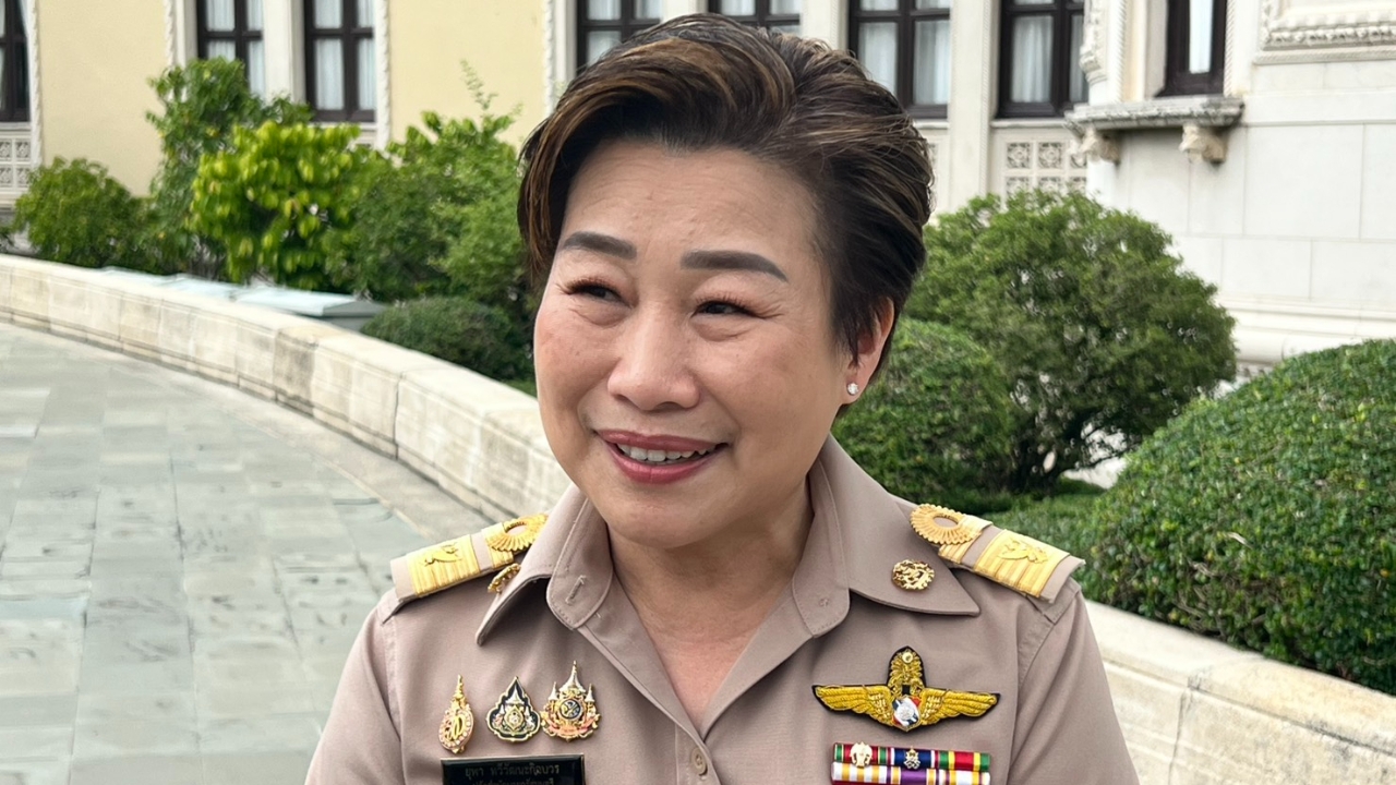 นายกฯ มอบ “หลวงพ่อสำเร็จศักดิ์สิทธิ์” ให้ “ปลัดยุพา” ในวันเกษียณ ชวนช่วยงานเบื้องหลัง