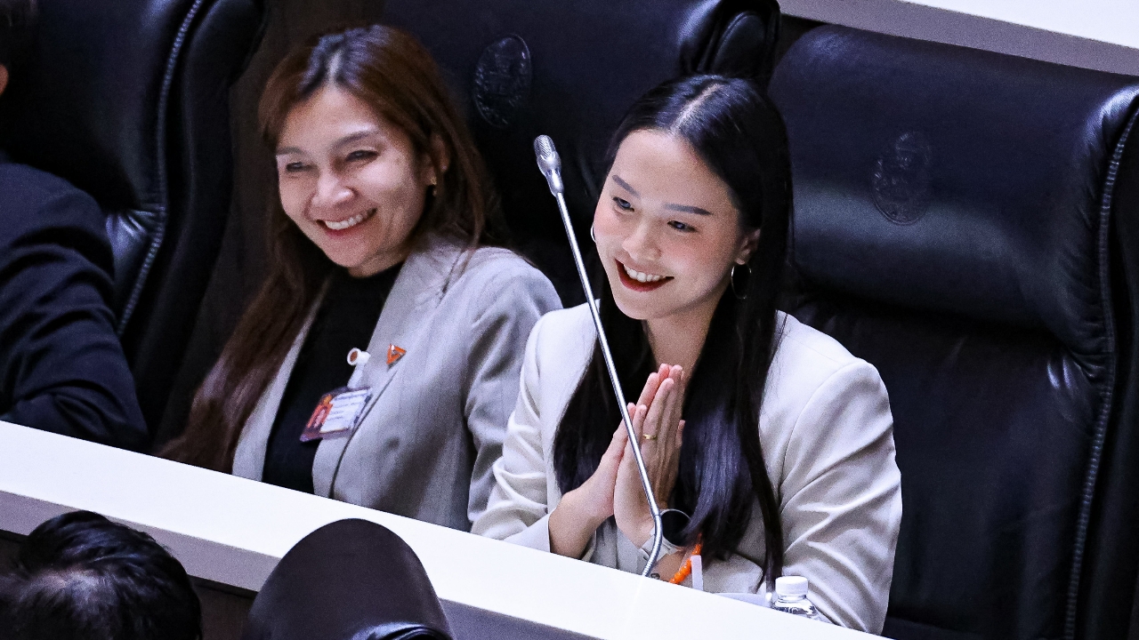 โพลชี้ดัชนีการเมืองไทย ก.ย. ลดลง ยกให้ “สส.ไอซ์” เป็นนักการเมืองโดดเด่น