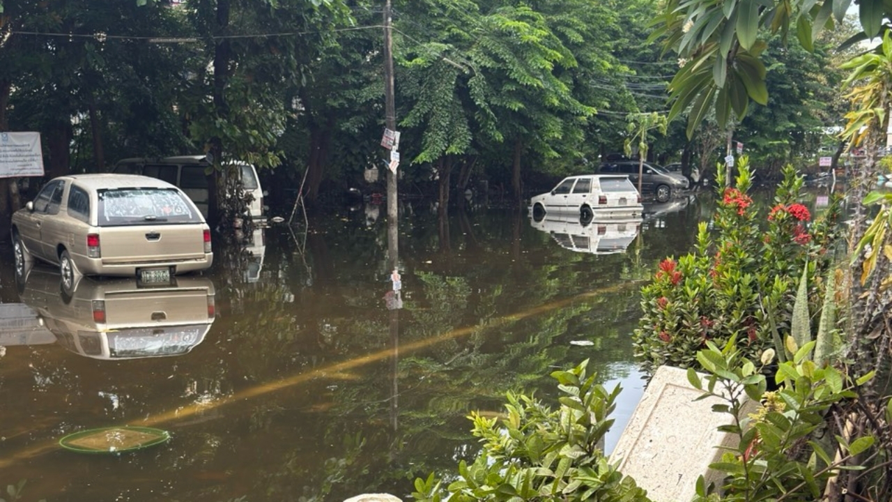“เคหะคลองจั่น–ลาดพร้าว” น้ำเริ่มแห้ง กทม.ปรับกำลังเร่งกู้ “ลาดกระบัง–สะพานสูง”