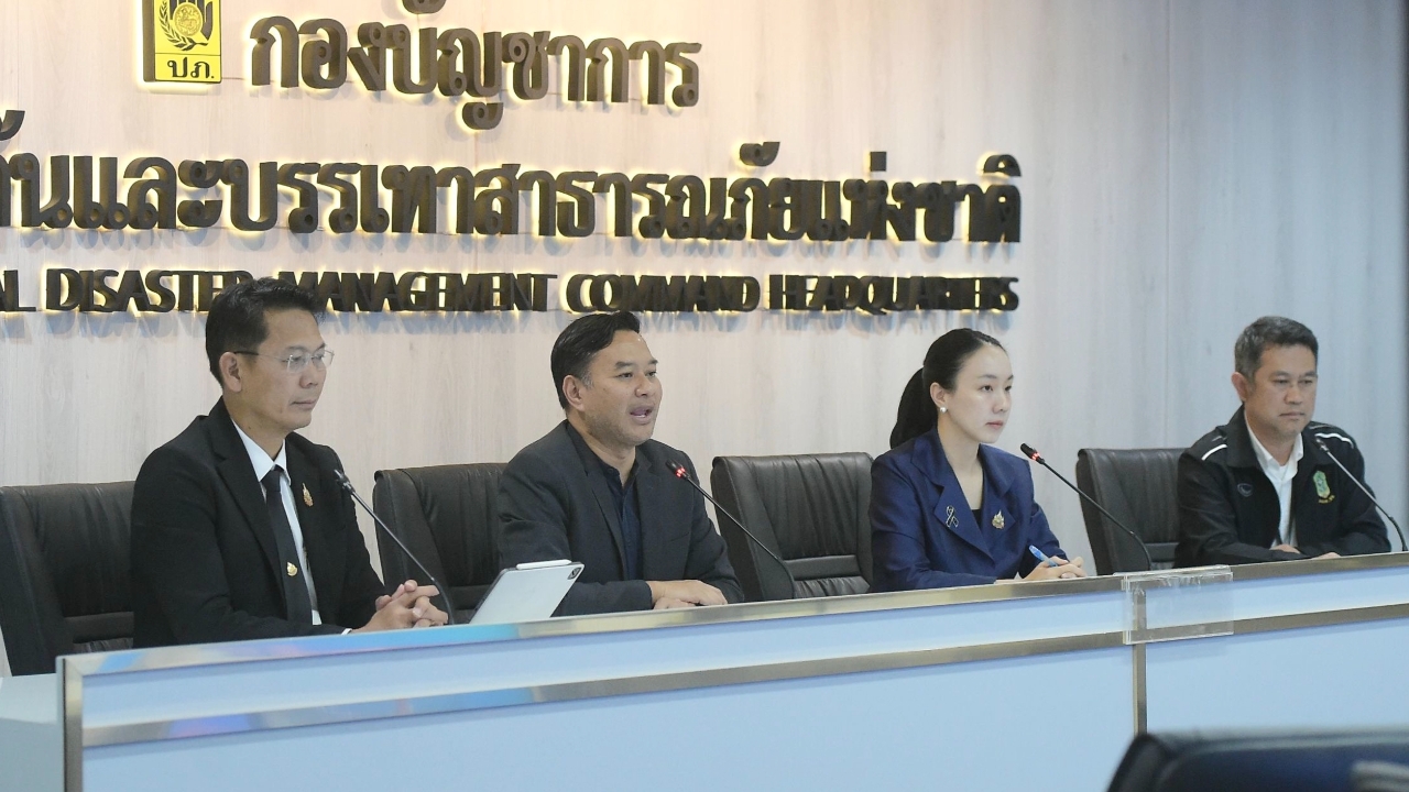 โฆษกรัฐบาล เผยเขื่อนเจ้าพระยาปล่อยน้ำ 2,300 ลบ.ม./วินาที แบบขั้นบันได แจ้งมวลน้ำถึงอยุธยา 3 ต.ค.
