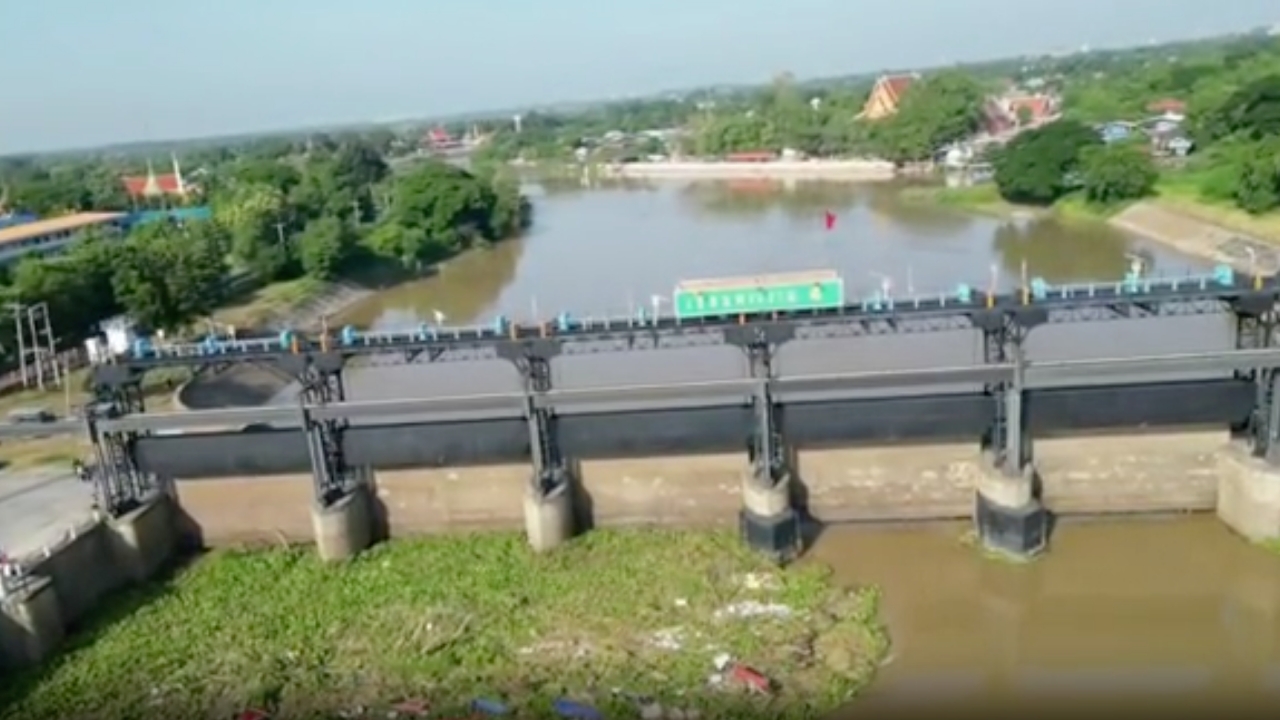 เขื่อนพระราม 6 เพิ่มระบายน้ำ ท้ายเขื่อนน้ำสูงอีกกว่าเมตร ชาวบ้านเร่งยกของขึ้นที่สูง