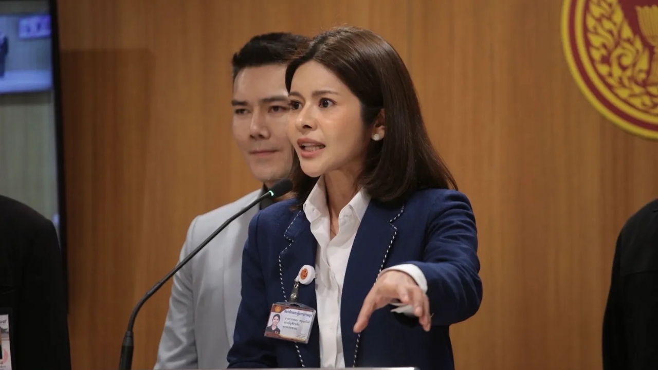 “ลิซ่า” ปลุกประชาชนลงชื่อค้านแก้ พ.ร.บ.ไทยพีบีเอส เตือนตัดงบภาษีฮุบเป็นสื่อรัฐ 