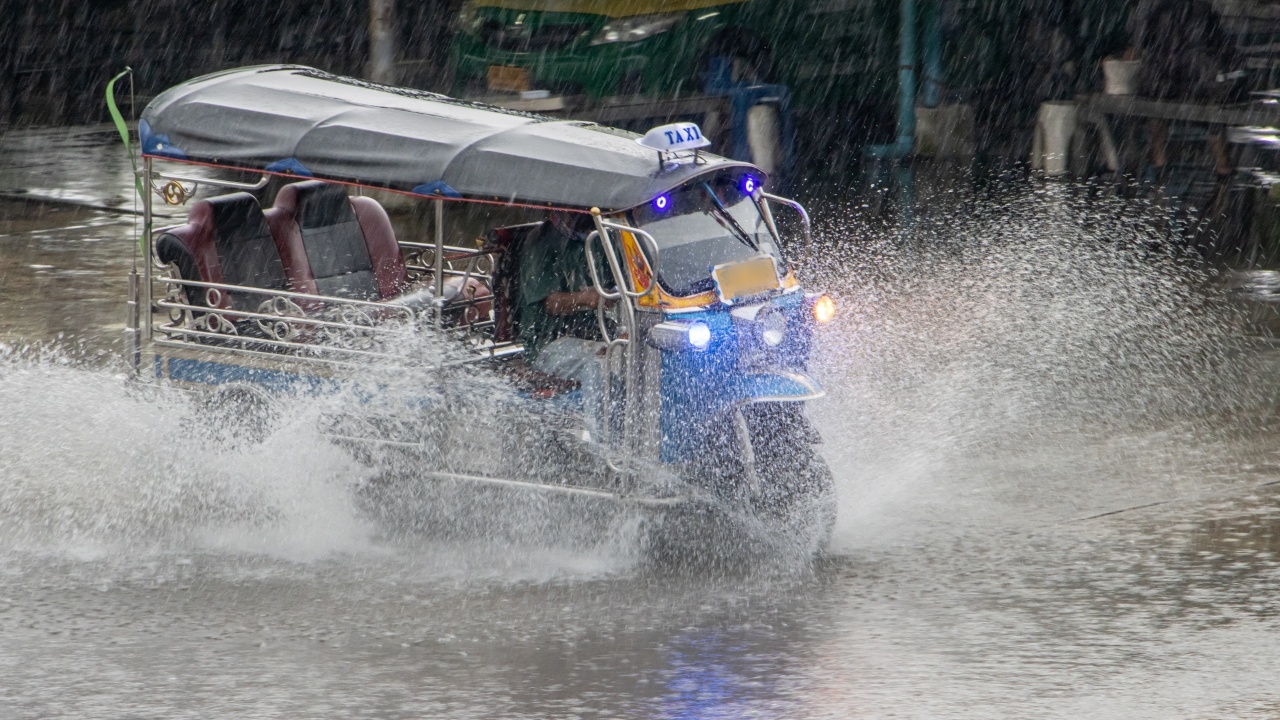 ประกาศฉบับ 6 เตือนอากาศแปรปรวน เช็กพื้นที่เสี่ยงฝนตกหนัก หลายจังหวัดรวม กทม.